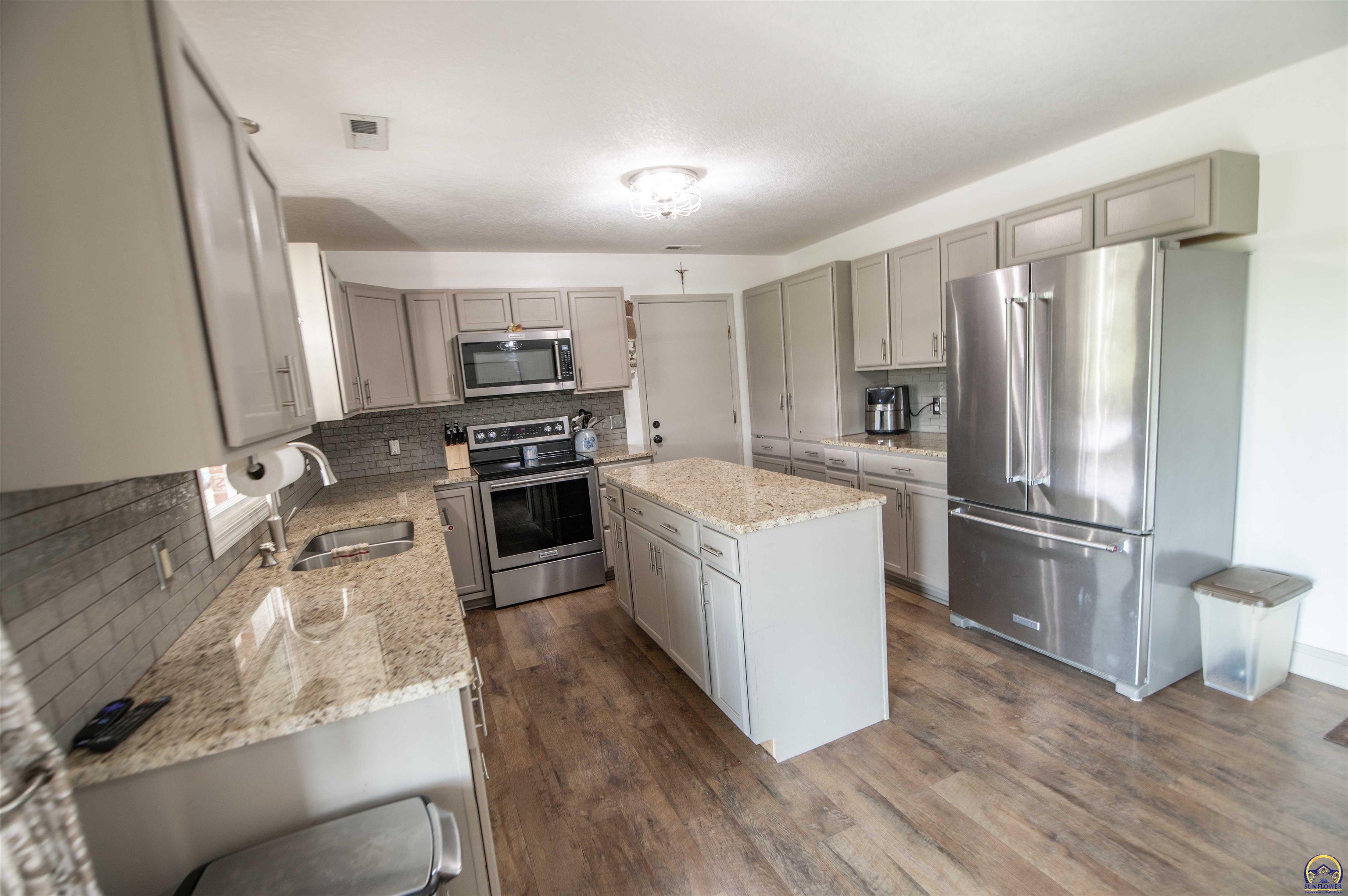 3641 Northeast Kincaid Road Topeka, KS 66617 - Photo 25 of 54