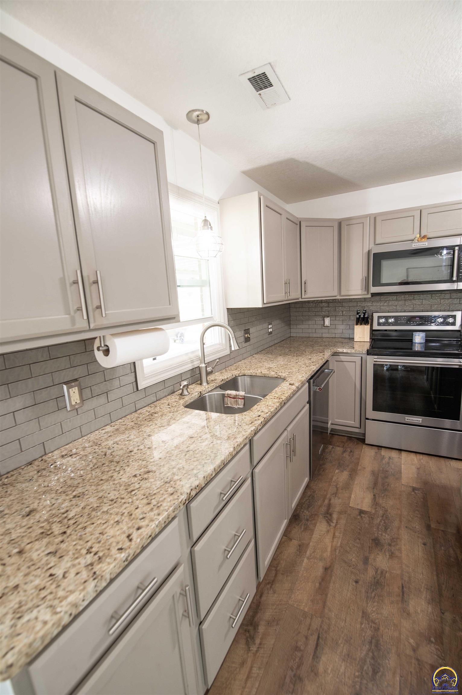 3641 Northeast Kincaid Road Topeka, KS 66617 - Photo 28 of 54