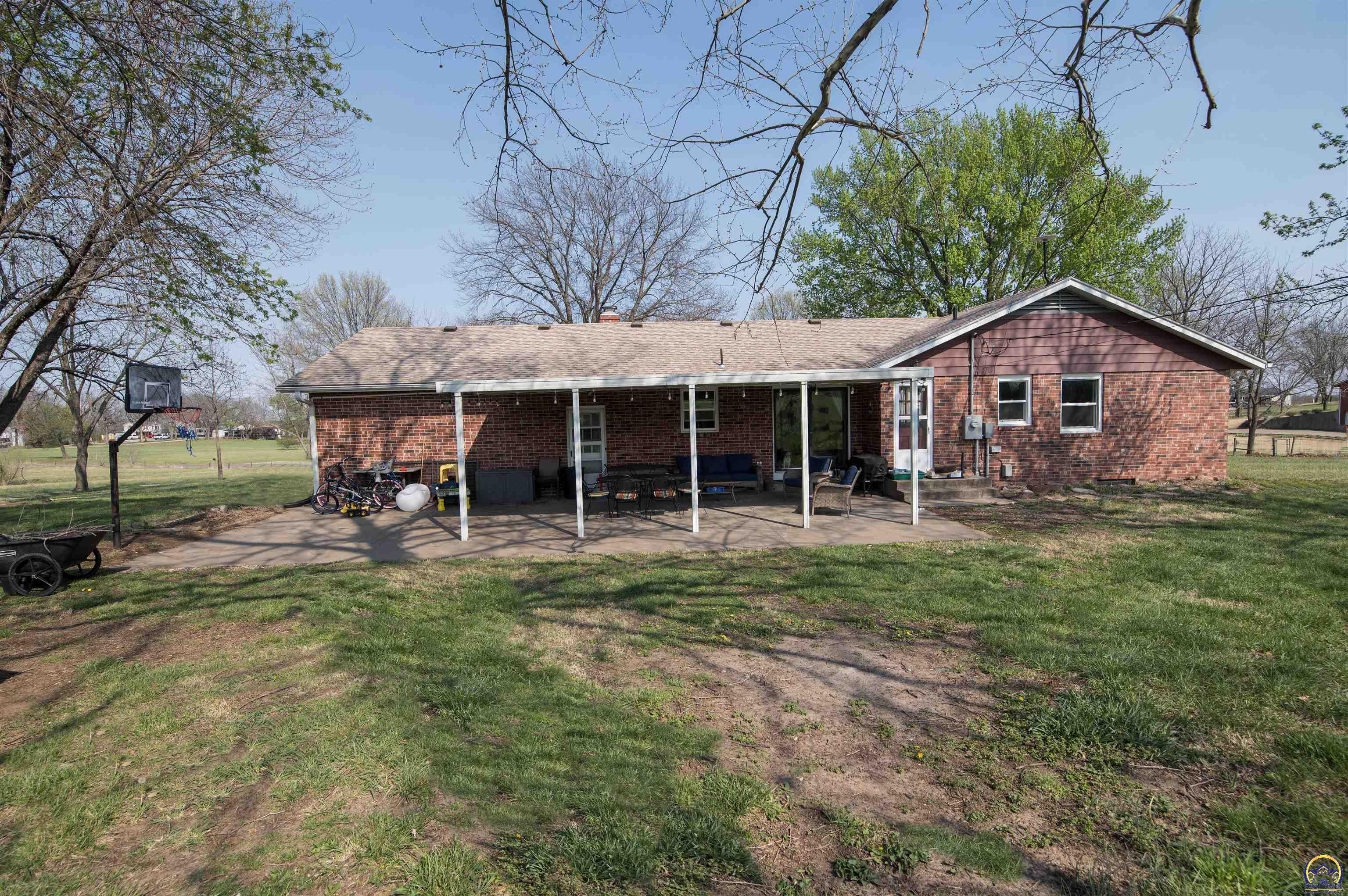 3641 Northeast Kincaid Road Topeka, KS 66617 - Photo 5 of 54