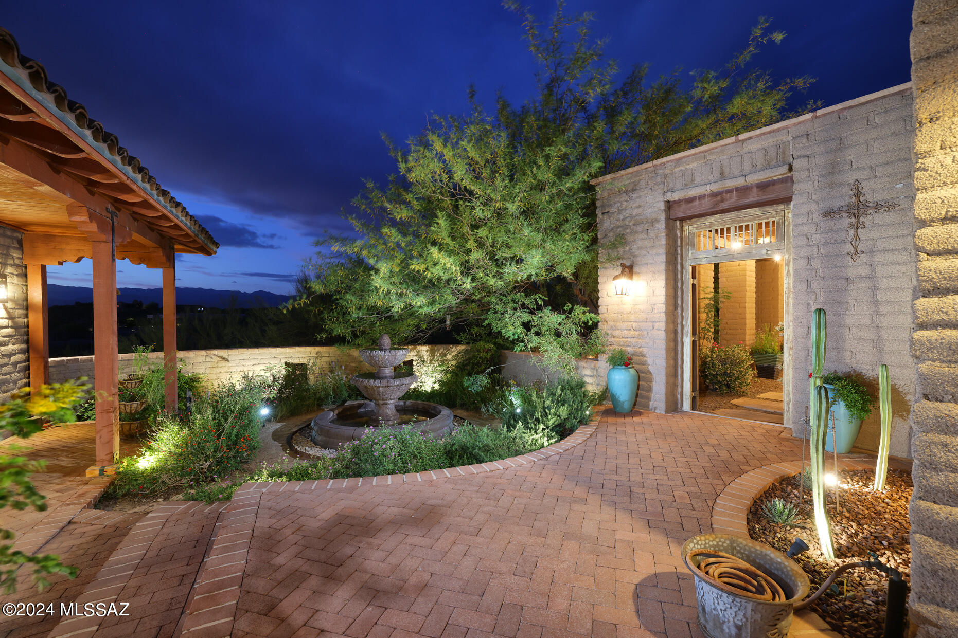 11725 East Spanish Ridge Place Tucson, AZ 85730 - Photo 8 of 51 a front view of a house with garden