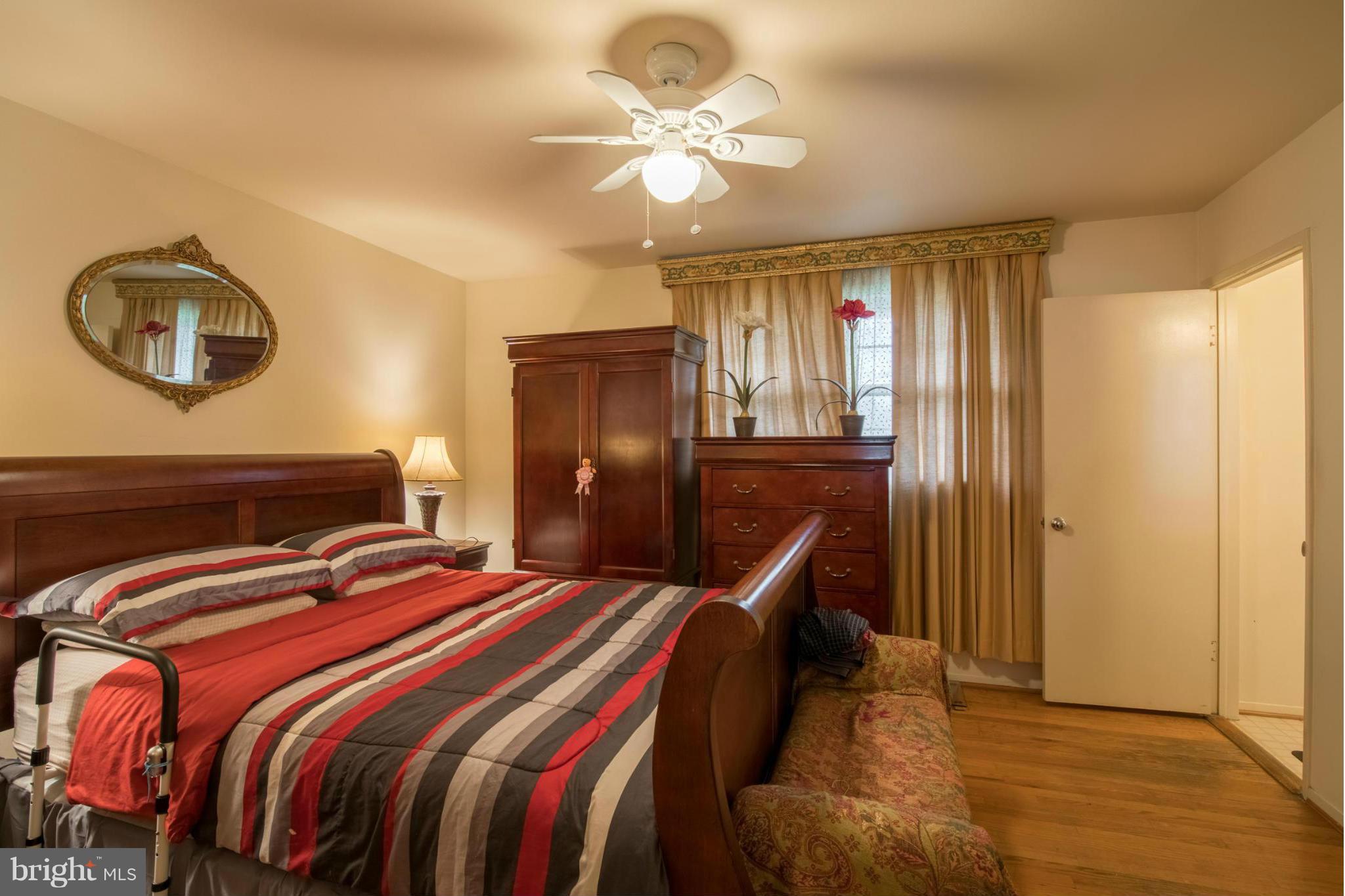 5109 Ox Road Fairfax, VA 22030 - Photo 11 of 19 Bedroom (Master)