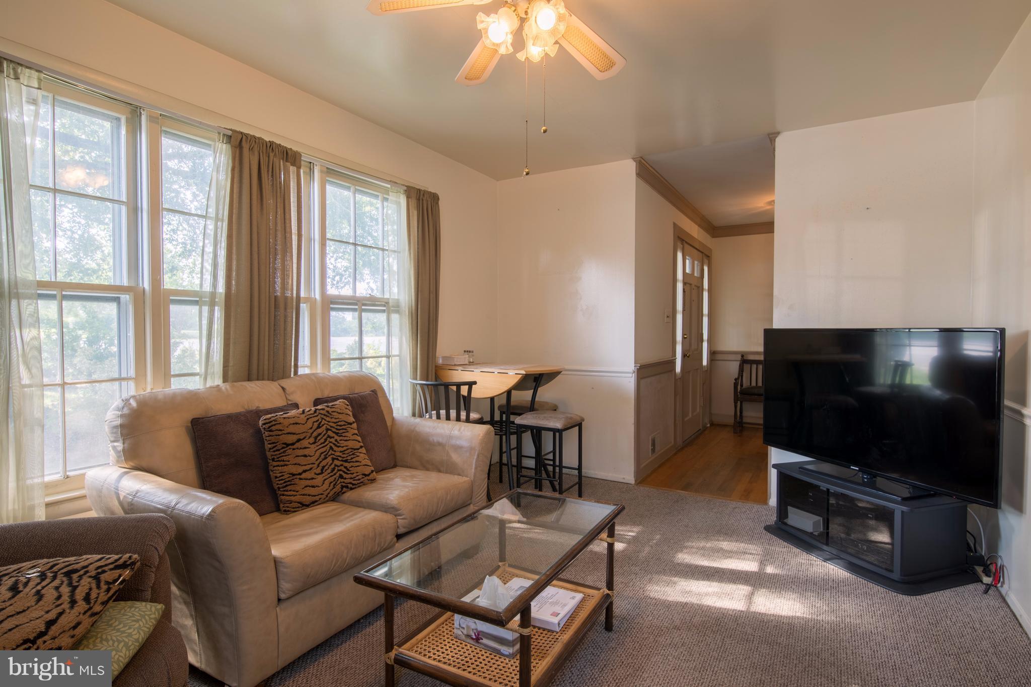 5109 Ox Road Fairfax, VA 22030 - Photo 6 of 19 Living Room