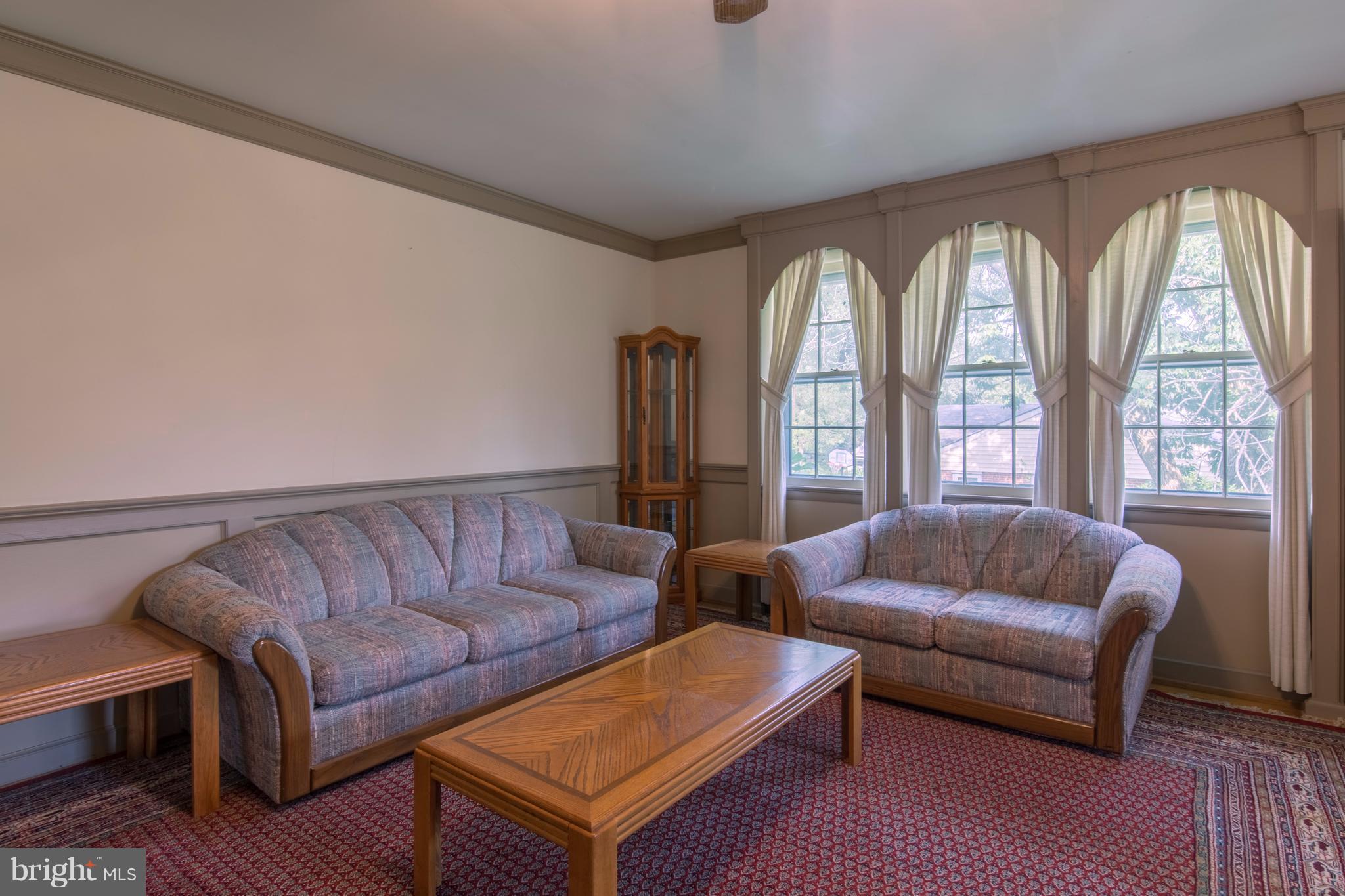 5109 Ox Road Fairfax, VA 22030 - Photo 7 of 19 Living Room