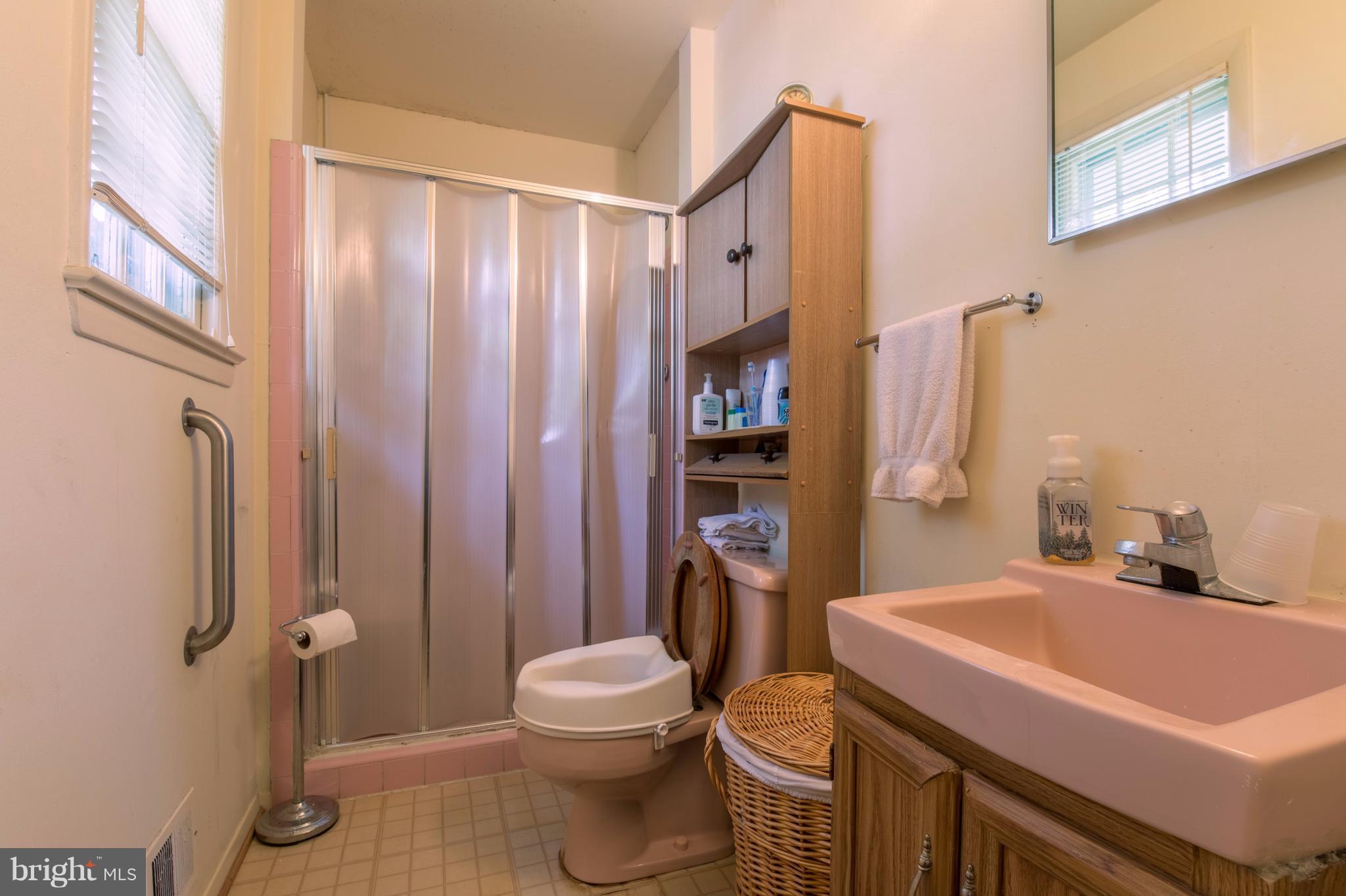 5109 Ox Road Fairfax, VA 22030 - Photo 10 of 19 Bath (Master)