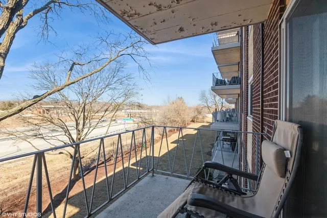 $164,900 | 2900 Maple Avenue, Unit 15C, Downers Grove, IL 60515