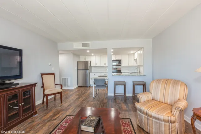 $164,900 | 2900 Maple Avenue, Unit 15C, Downers Grove, IL 60515