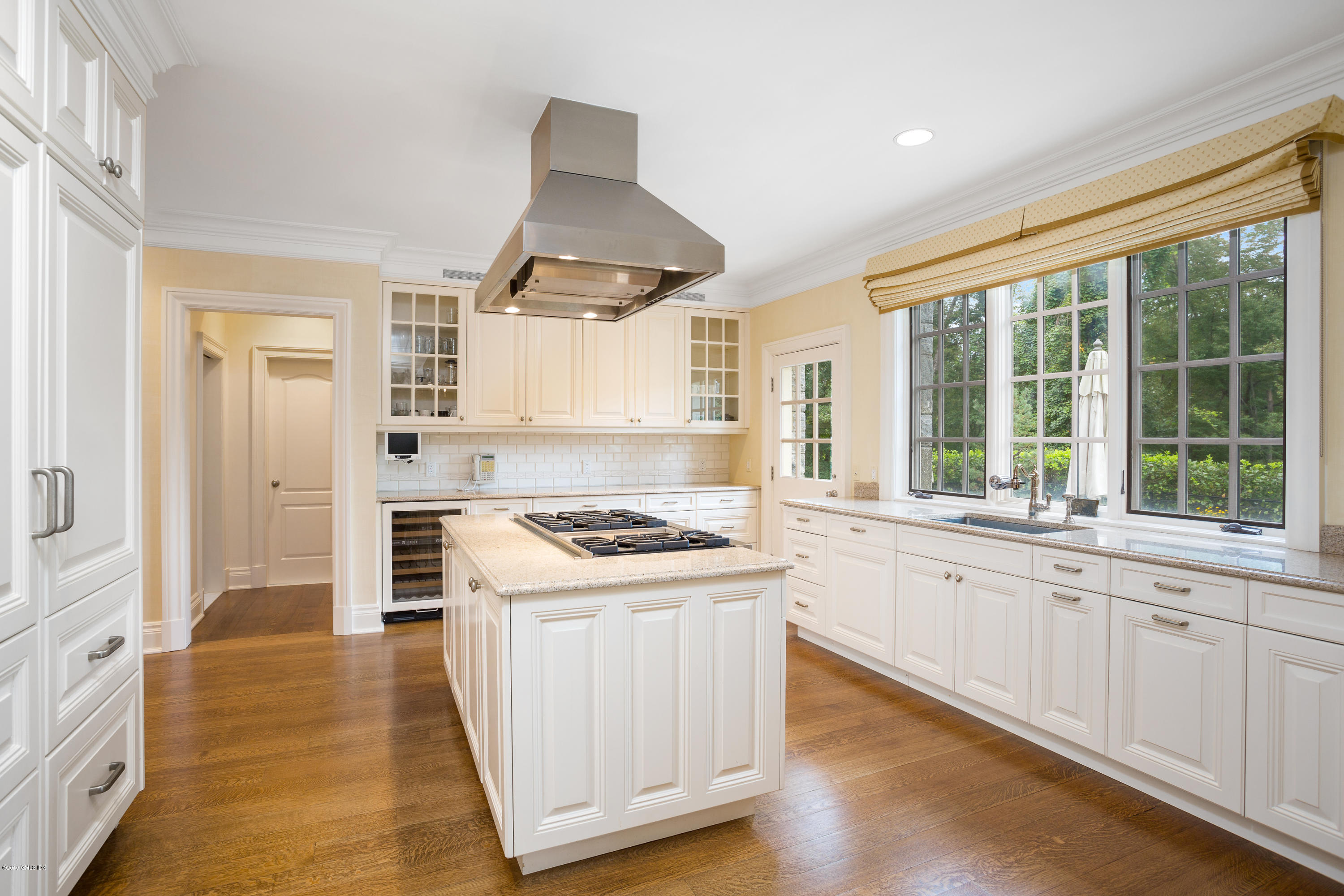 17 Cameron Drive Greenwich, CT 06831 - Photo 9 of 41 a kitchen with a stove a sink and a refrigerator