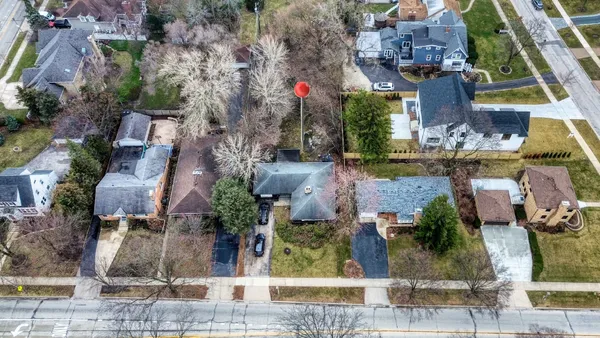 $575,000 | 270 East St Charles Road, Elmhurst, IL 60126