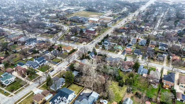 $575,000 | 270 East St Charles Road, Elmhurst, IL 60126