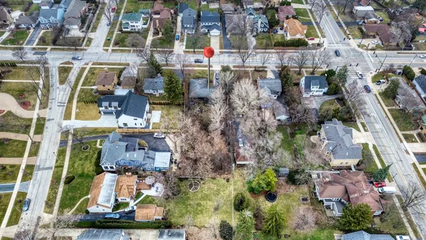 $575,000 | 270 East St Charles Road, Elmhurst, IL 60126