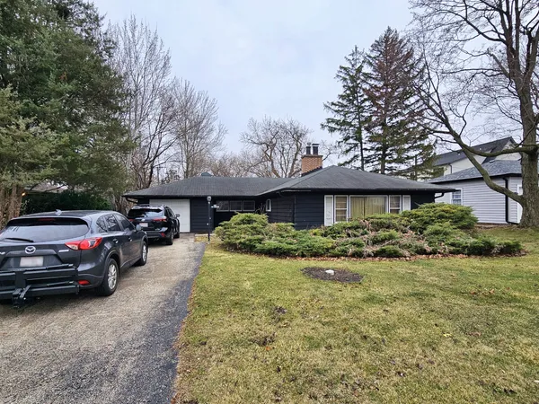 $575,000 | 270 East St Charles Road, Elmhurst, IL 60126
