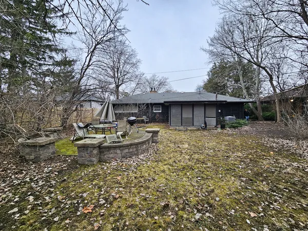 $575,000 | 270 East St Charles Road, Elmhurst, IL 60126