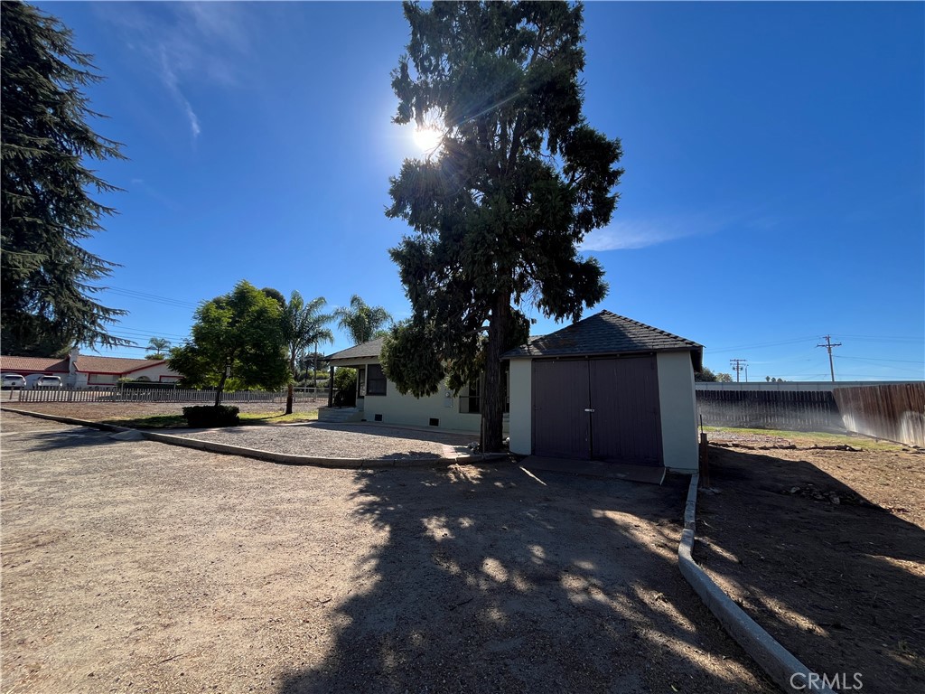 1026 5th Street Calimesa, CA 92320 - Photo 5 of 19 a backyard of a house with lots of green space
