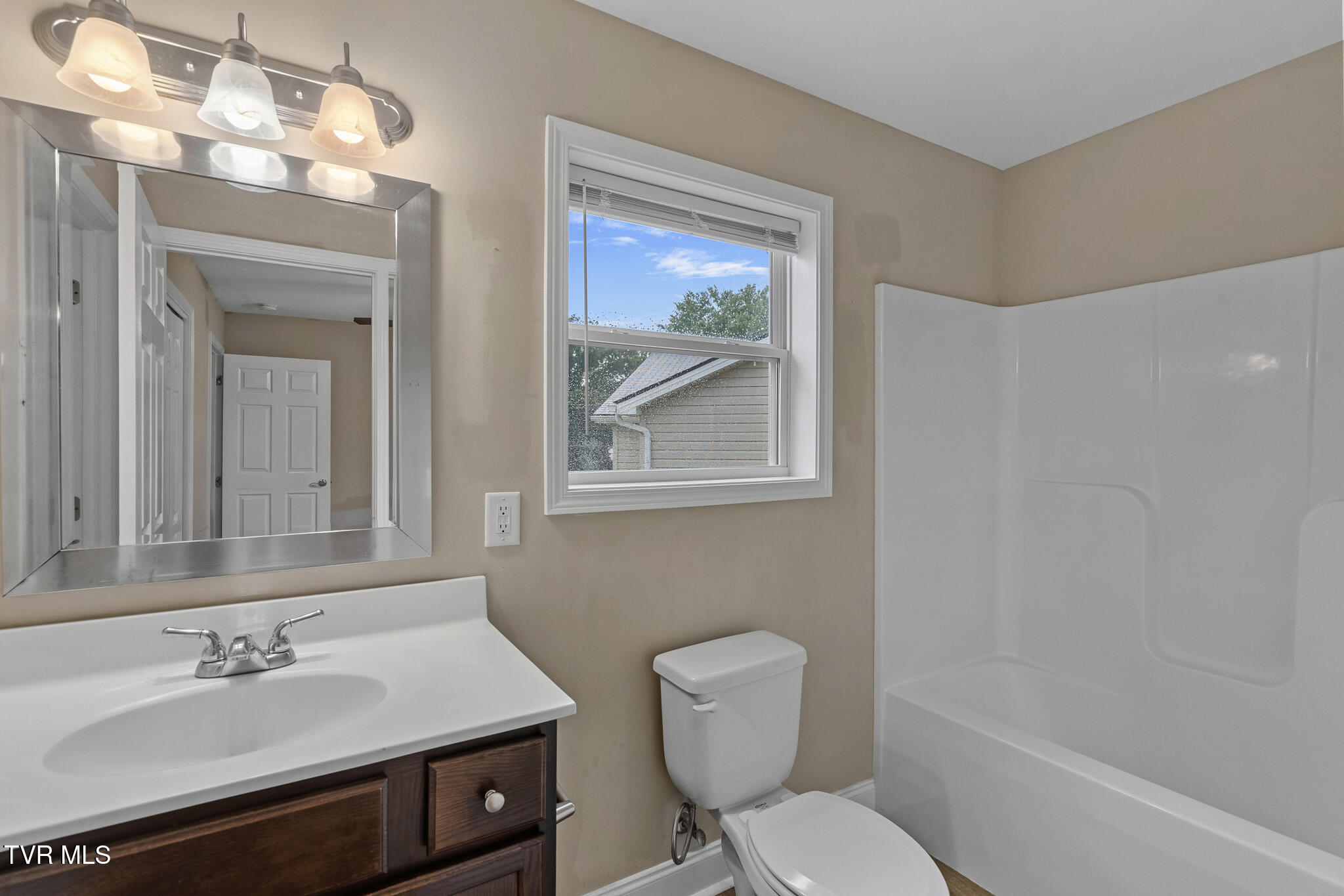 2927 Watauga Road, Unit 3 Johnson City, TN 37601 - Photo 17 of 19 Watauga u3 14