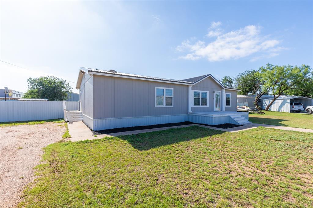 401 Haynes Street Merkel, TX 79536 - Photo 3 of 37