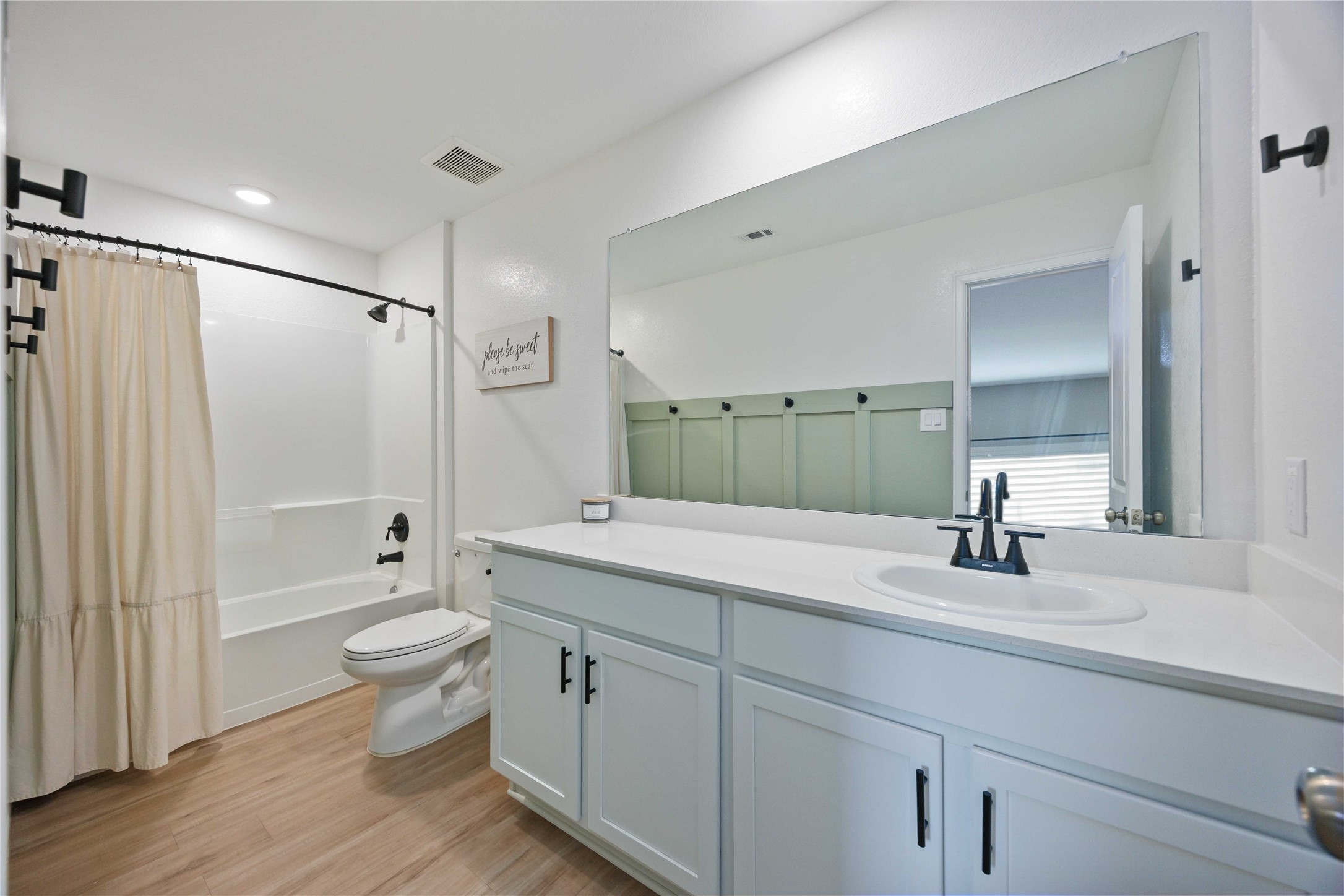 13920 Manatee Street Splendora, TX 77372 - Photo 14 of 25 Primary bedroom en suite bathroom