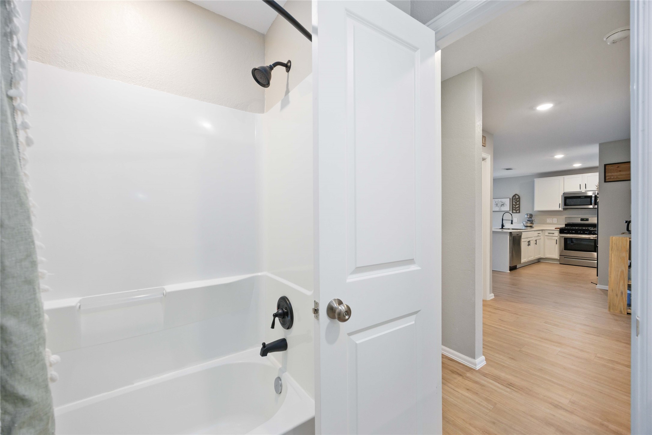 13920 Manatee Street Splendora, TX 77372 - Photo 18 of 25 Secondary bathroom