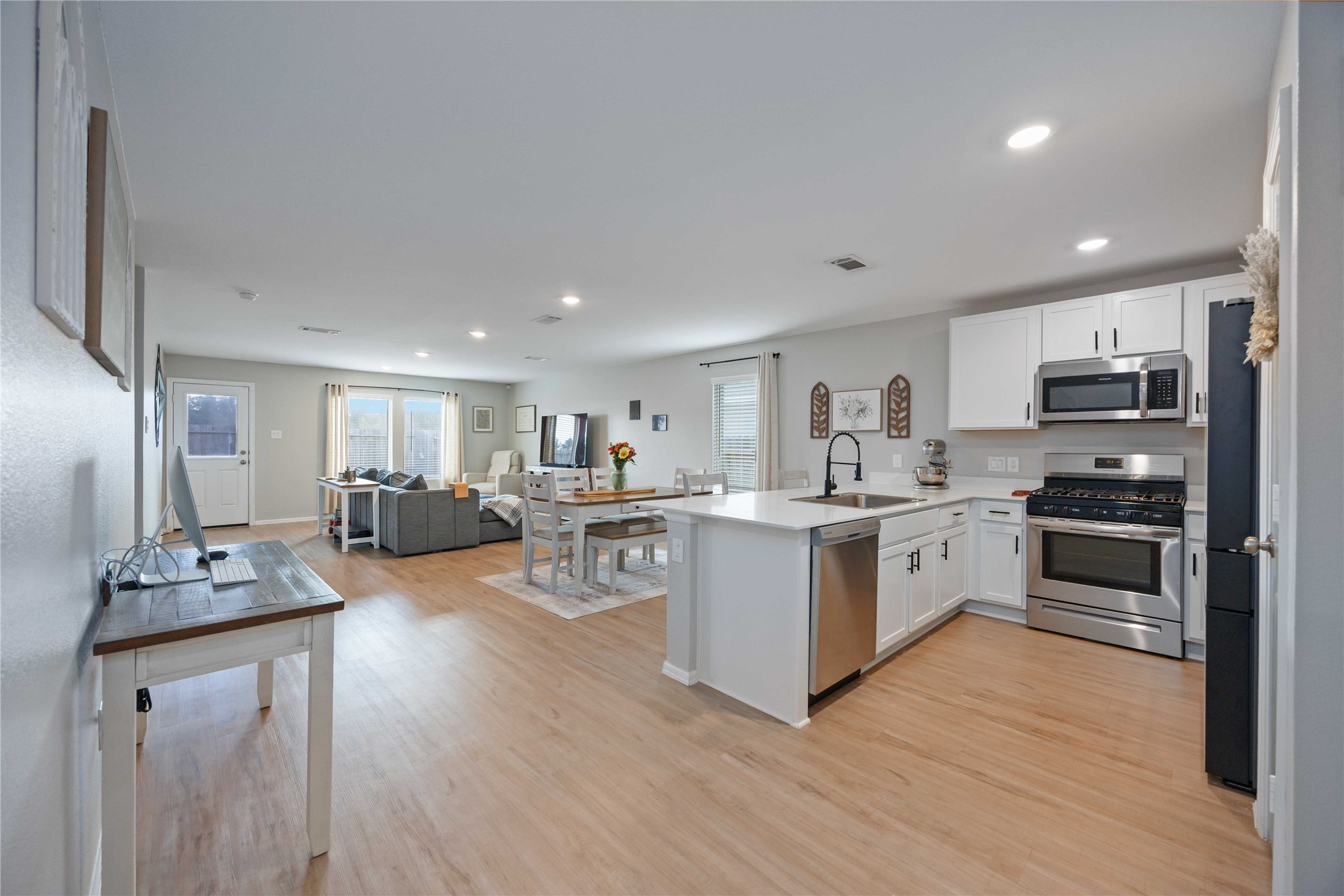 13920 Manatee Street Splendora, TX 77372 - Photo 4 of 25 Great room and kitchen