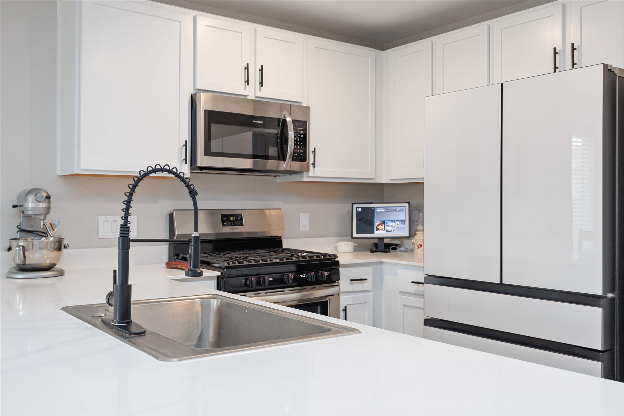 13920 Manatee Street Splendora, TX 77372 - Photo 6 of 25 Kitchen view from the peninsula