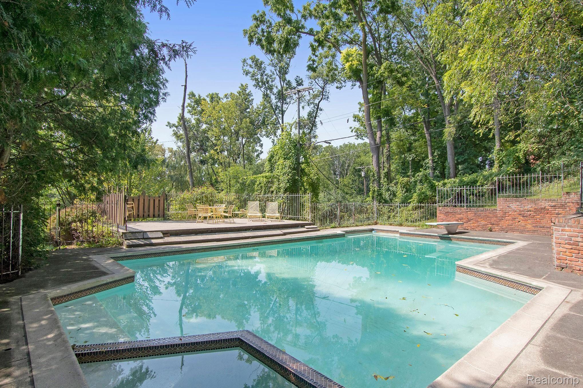 2411 Worcester Road West Bloomfield, MI 48323 - Photo 32 of 41 IMG_5892.jpg
