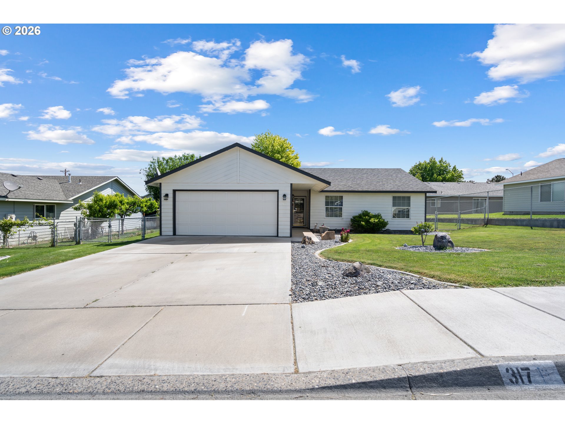 317 Southwest 13th Place Hermiston, OR 97838 - Photo 2 of 31