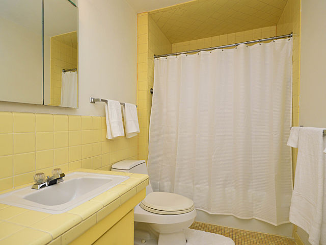 3530 Hillside Road Evanston, IL 60201 - Photo 11 of 18