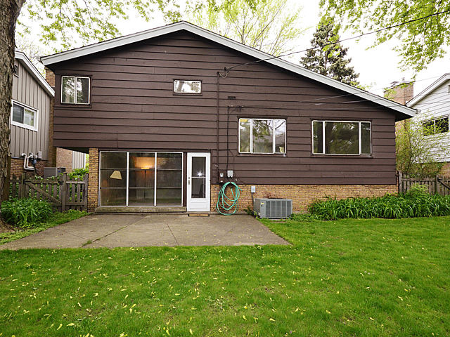 3530 Hillside Road Evanston, IL 60201 - Photo 16 of 18