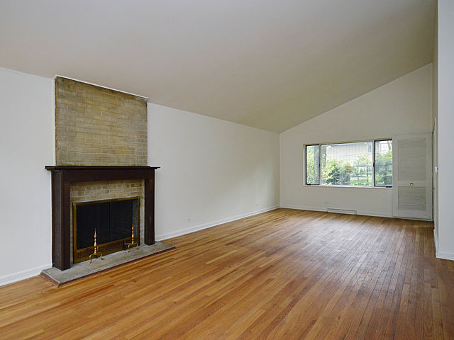 3530 Hillside Road Evanston, IL 60201 - Photo 3 of 18