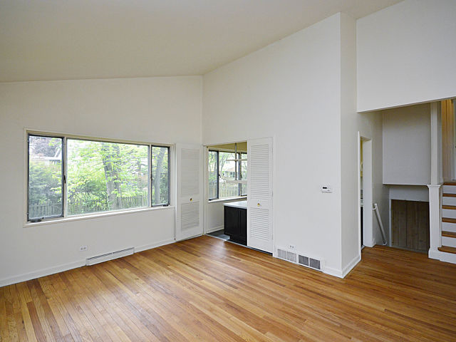 3530 Hillside Road Evanston, IL 60201 - Photo 5 of 18