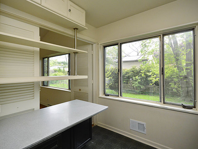 3530 Hillside Road Evanston, IL 60201 - Photo 6 of 18