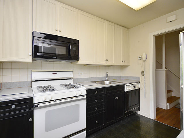 3530 Hillside Road Evanston, IL 60201 - Photo 7 of 18