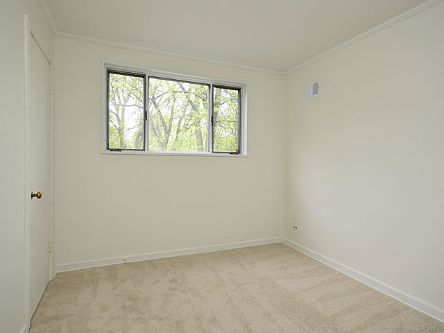 3530 Hillside Road Evanston, IL 60201 - Photo 9 of 18