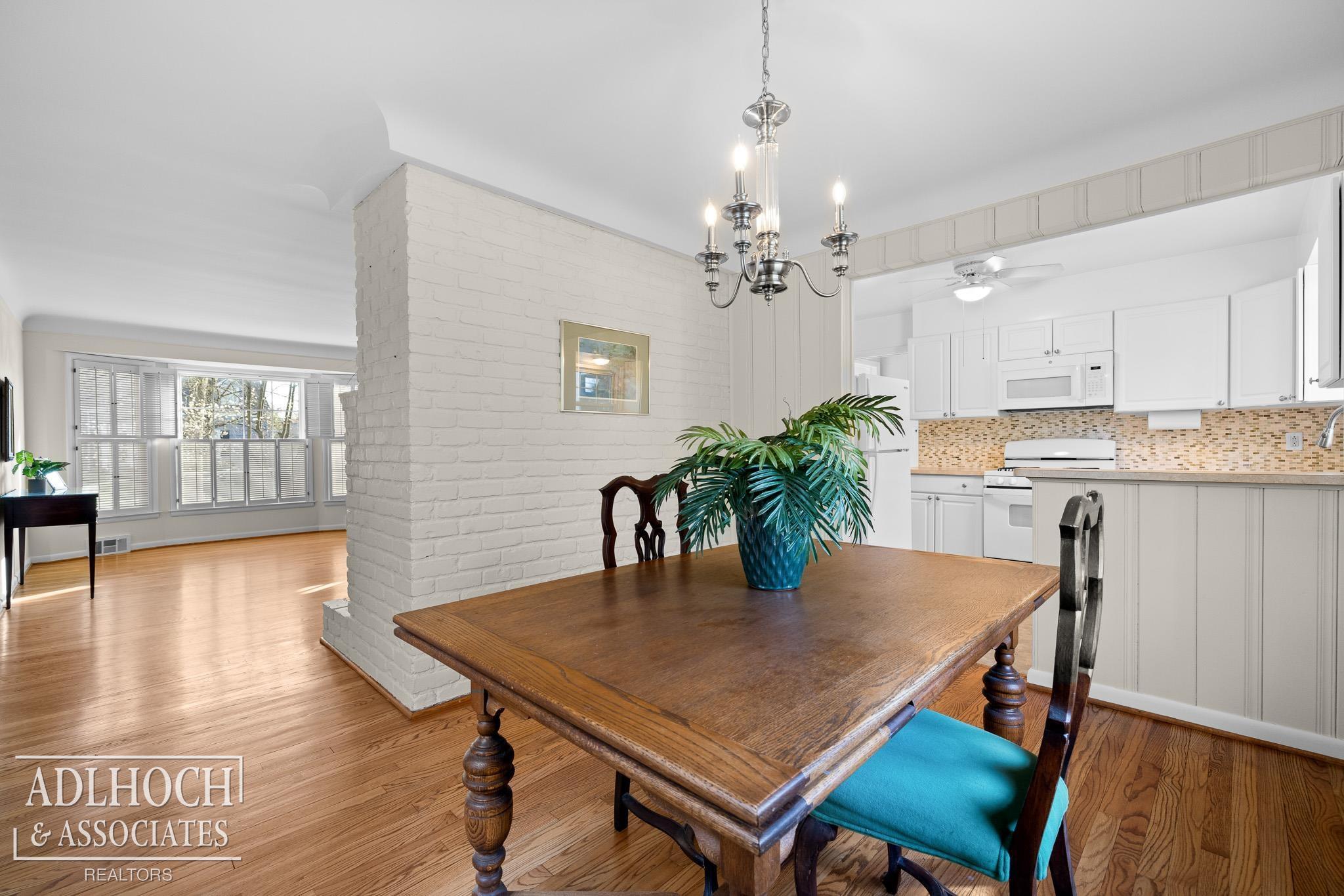 286 Ridgemont Road Grosse Pointe, MI 48236 - Photo 5 of 30 50139134-122e94cd-3f73-4a6b-a228-e6c87b9c0fb4.JPG