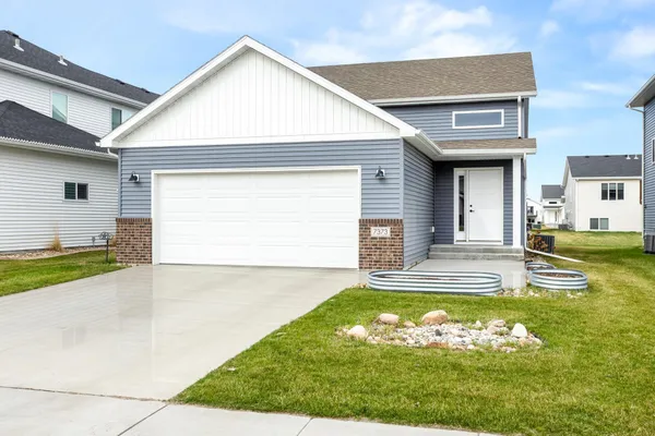 $349,900 | 7373 17th Street South, Fargo, ND 58104