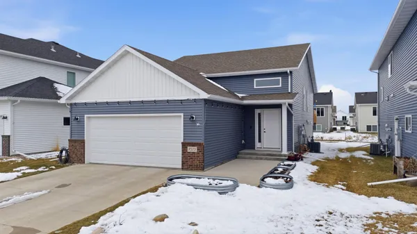 $360,000 | 7373 17th Street South, Fargo, ND 58104