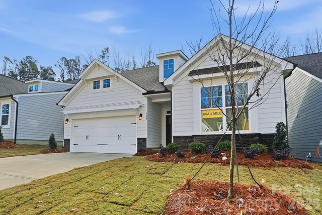 a view of a livingroom and dining room