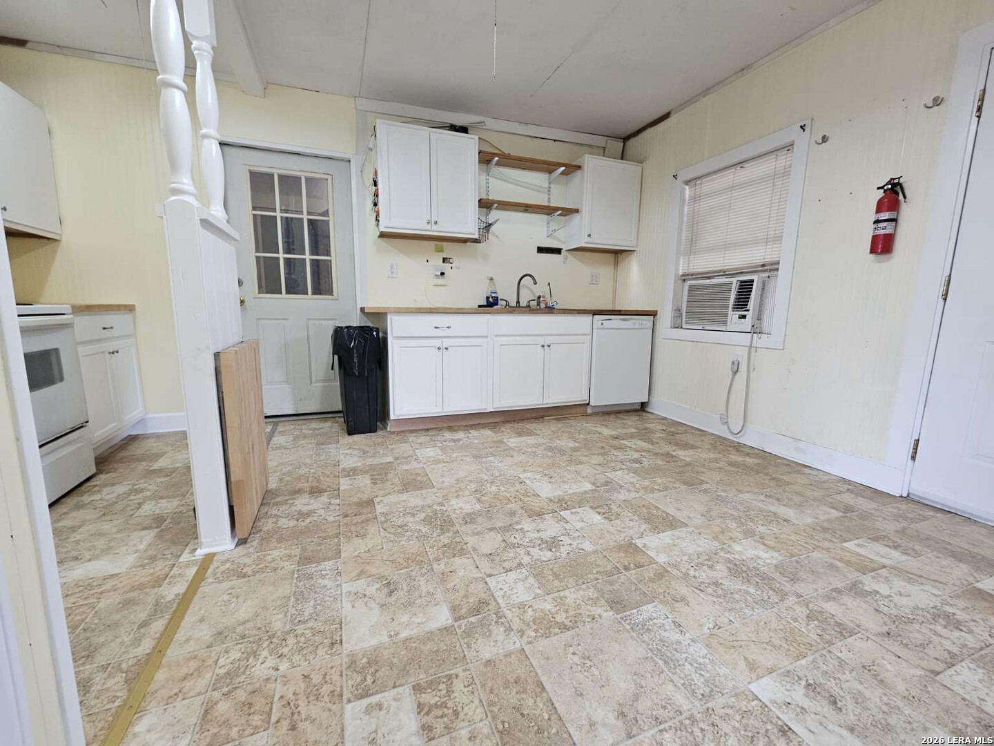 255 County Road 668 Devine, TX 78016 - Photo 11 of 23