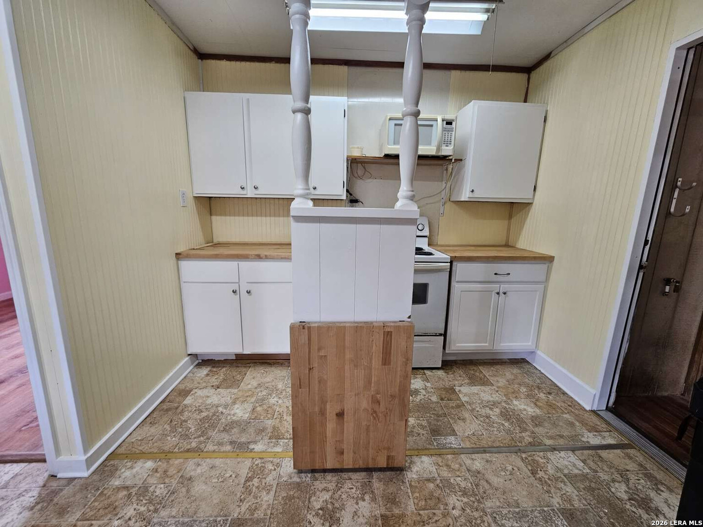 255 County Road 668 Devine, TX 78016 - Photo 12 of 23