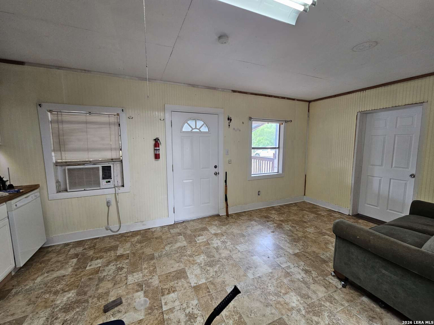 255 County Road 668 Devine, TX 78016 - Photo 13 of 23