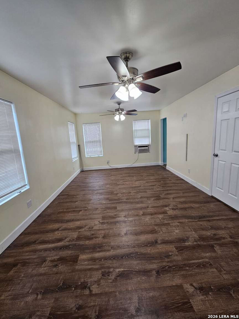 255 County Road 668 Devine, TX 78016 - Photo 5 of 23