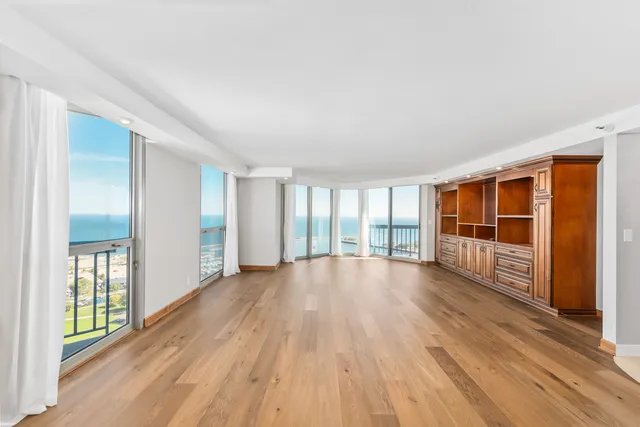 $799,000 | 1660 North Prospect Avenue, Unit 2708, Milwaukee, WI 53202