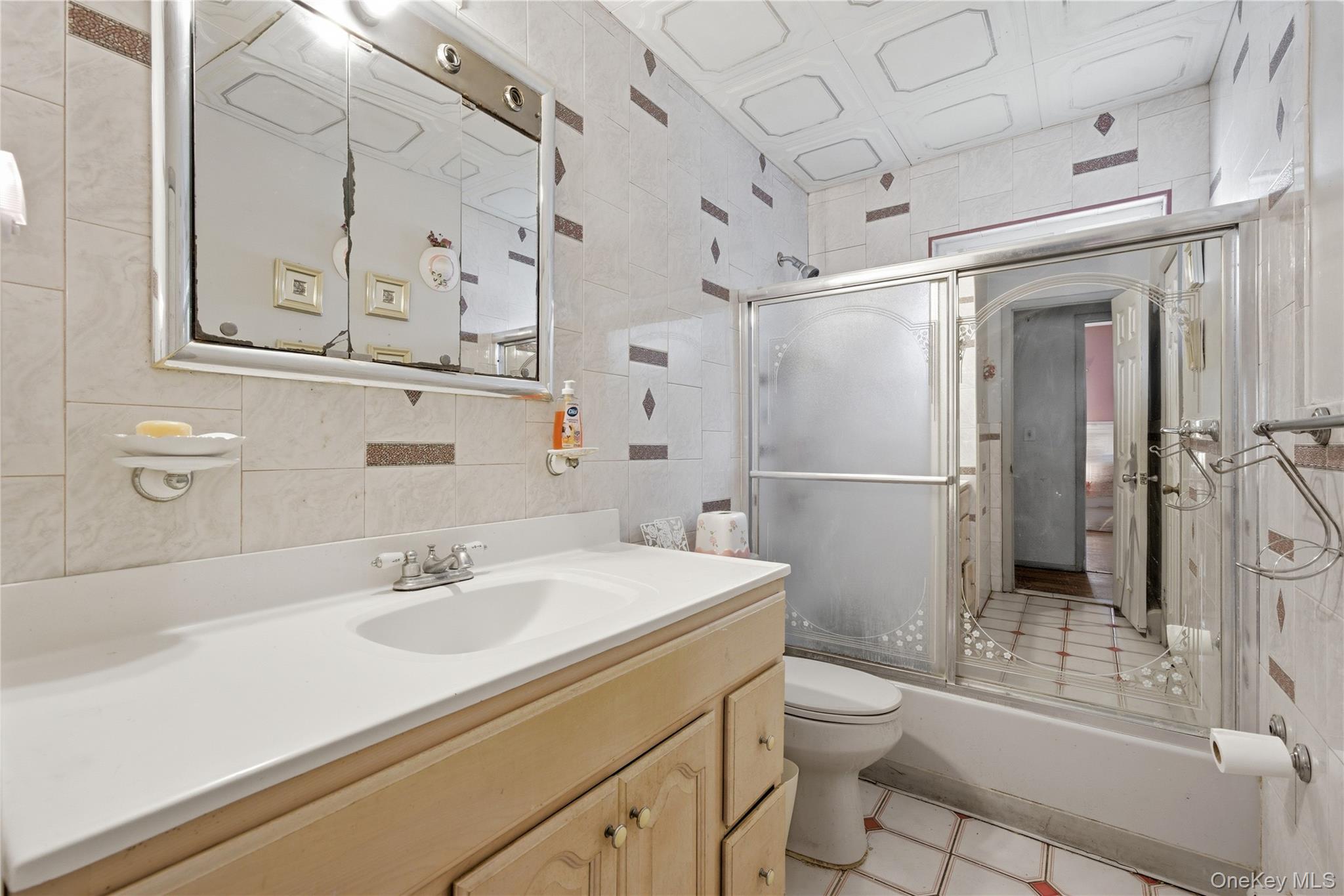175 Candlewood Road Bay Shore, NY 11706 - Photo 12 of 26 upstairs bathroom