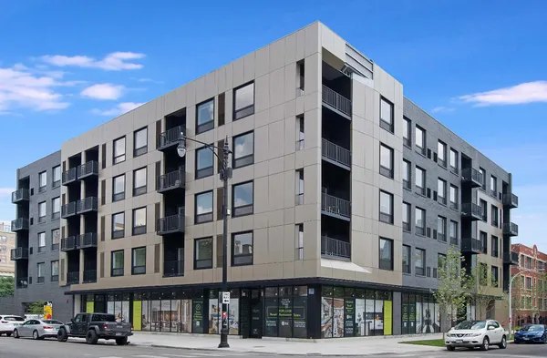 $2,590 | 948 West Sunnyside Avenue, Unit 215, Chicago, IL 60640
