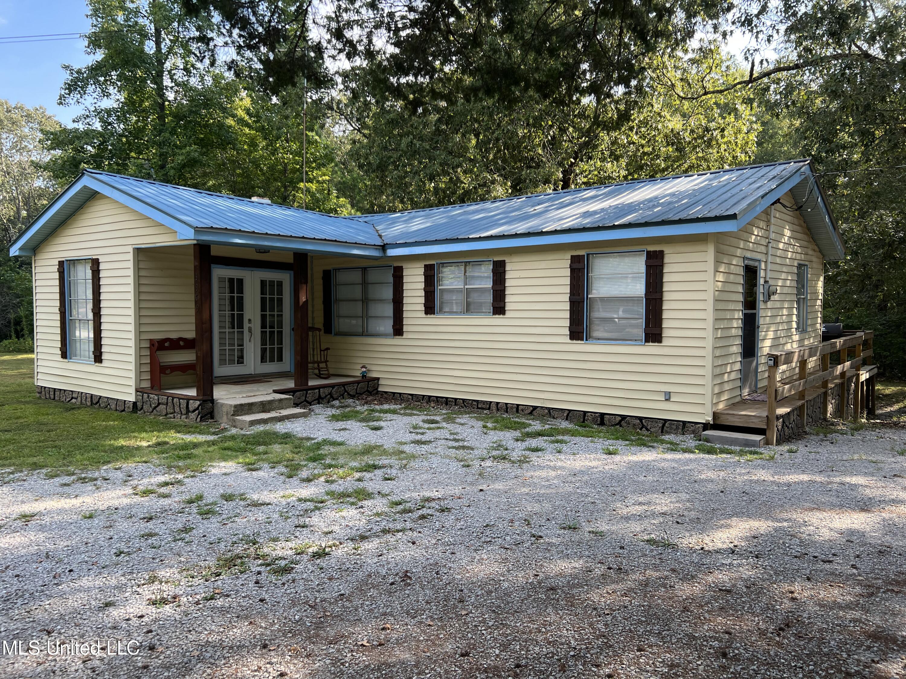 3979 Laws Hill Road Waterford, MS 38685 - Photo 1 of 64 IMG_6784