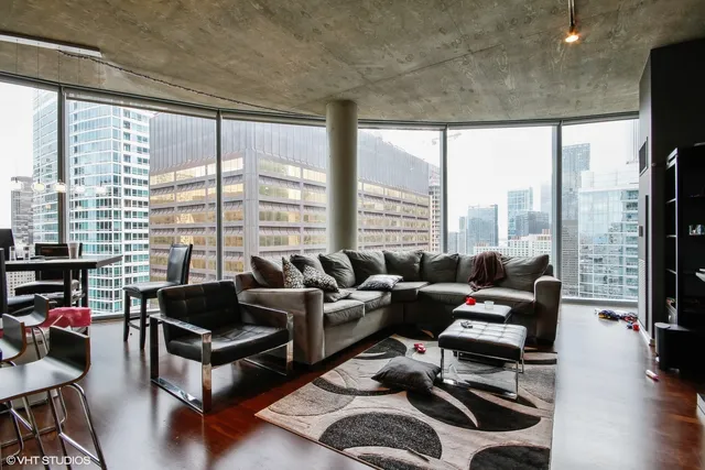 $1,100,000 | 600 North Fairbanks Court, Unit 3301, Chicago, IL 60611