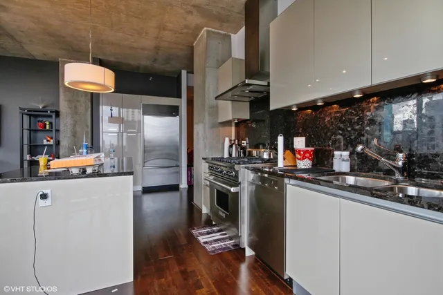 $1,100,000 | 600 North Fairbanks Court, Unit 3301, Chicago, IL 60611