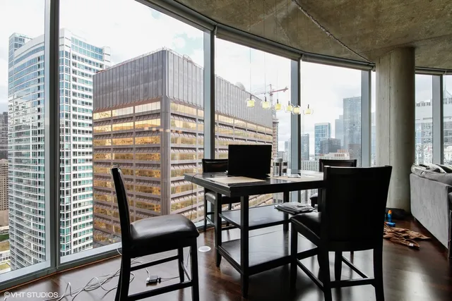 $1,100,000 | 600 North Fairbanks Court, Unit 3301, Chicago, IL 60611