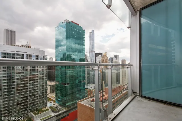 $1,100,000 | 600 North Fairbanks Court, Unit 3301, Chicago, IL 60611