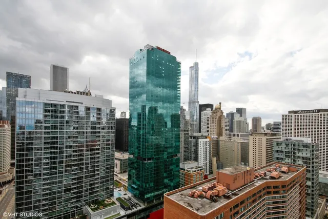 $1,100,000 | 600 North Fairbanks Court, Unit 3301, Chicago, IL 60611