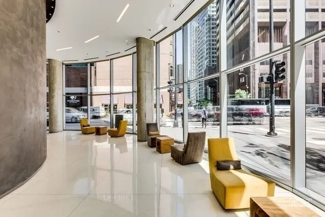 $1,100,000 | 600 North Fairbanks Court, Unit 3301, Chicago, IL 60611